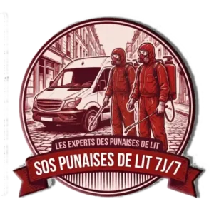 Un logo circulaire de style gravure en rouge et bordeaux pour une entreprise de lutte contre les punaises de lit. Il présente deux techniciens en combinaison de protection complète et masques à gaz, équipés de pulvérisateurs dorsaux, debout à côté d'une camionnette blanche dans une rue parisienne pavée. Au-dessus de la scène, un ruban indique "LES EXPERTS DES PUNAISES DE LIT". Un plus grand ruban sous l'illustration indique "SOS PUNAISES DE LIT 7J/7" en grosses lettres blanches.